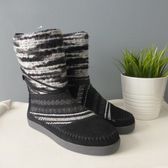 Toms Shoes - TOMS Winter Black and White Comfy Boots Sz W7